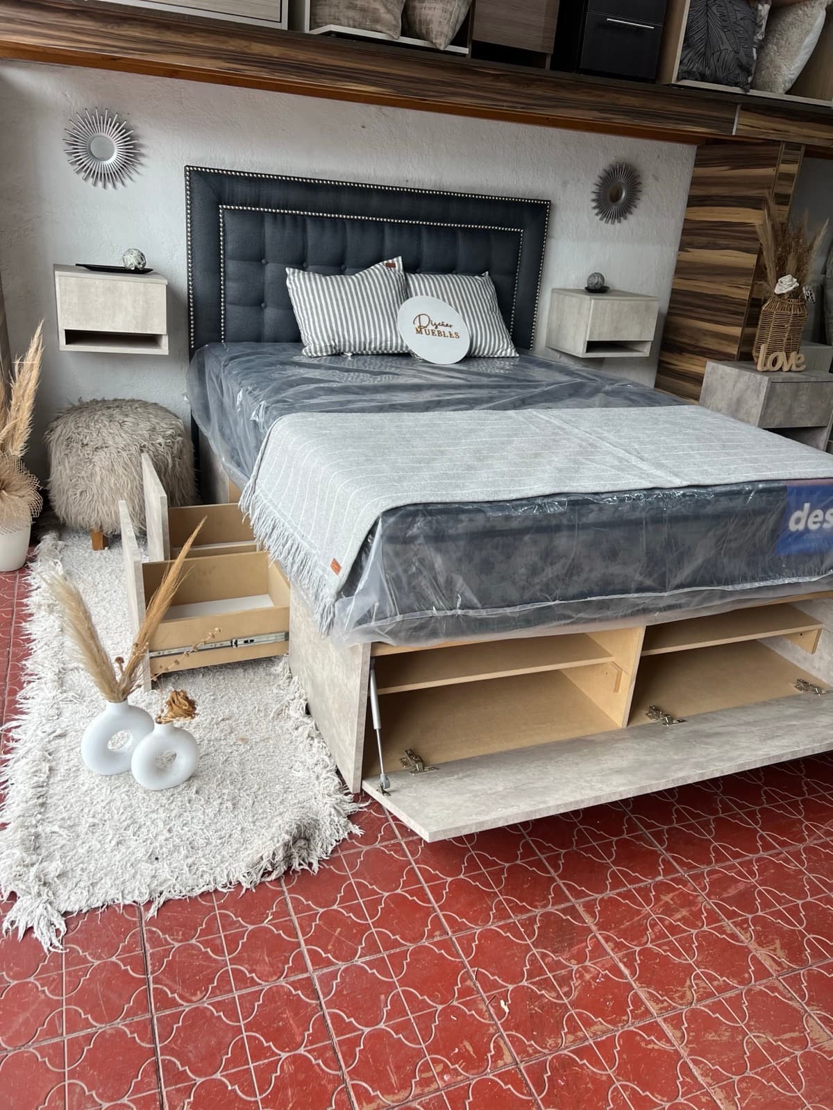 Base Box Estándar con respaldo y decoración
