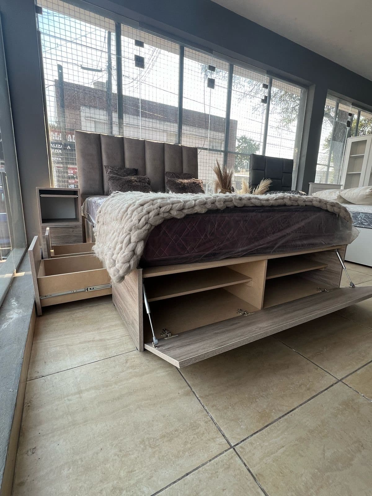 Base Box Estándar vista completa en madera clara