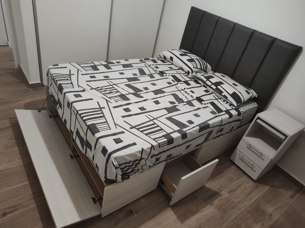 Base Box Estándar instalada en dormitorio