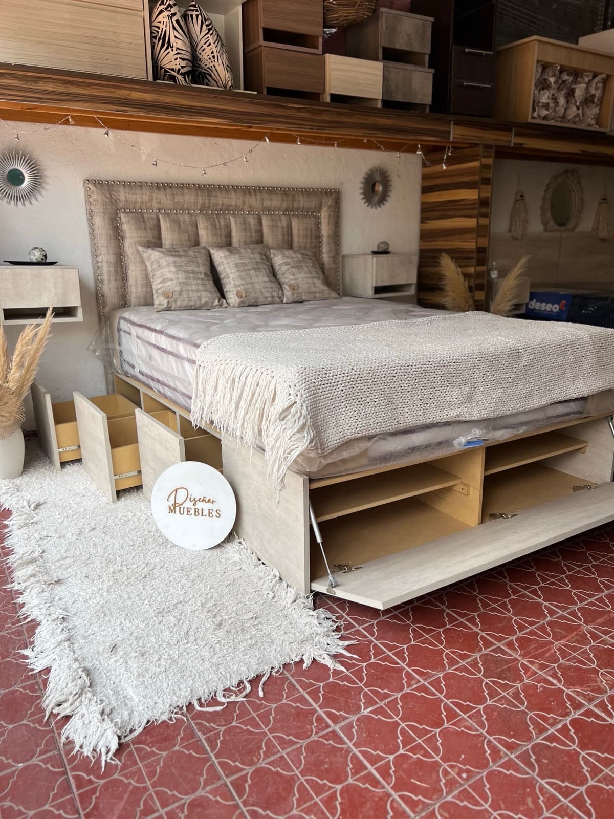 Base Box Guillermina con respaldo beige estilizada