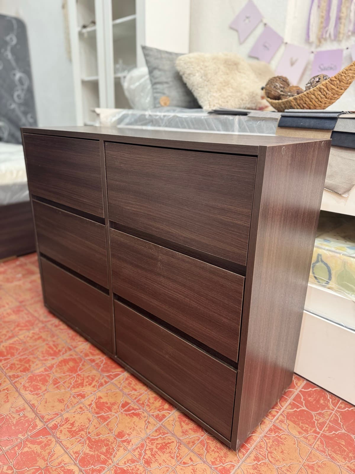 Cómoda Cajonera color oscuro