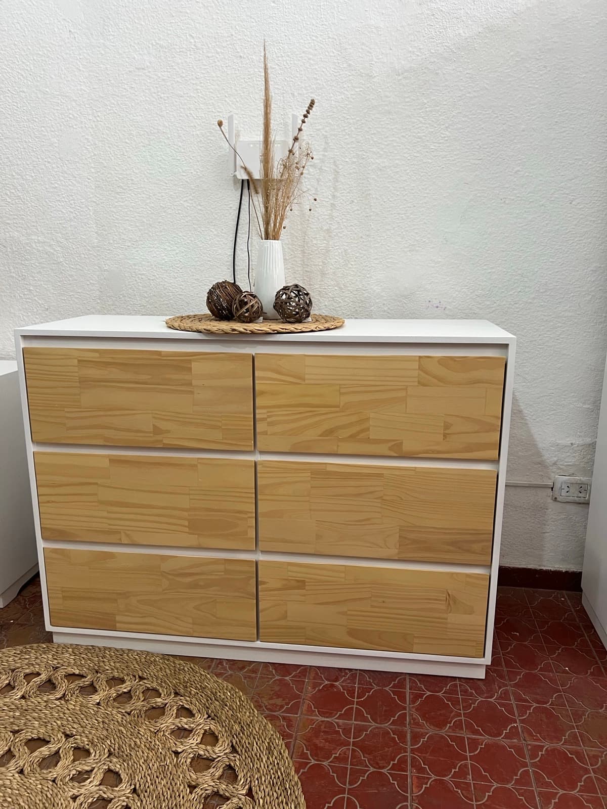 Cómoda Laqueada lateral