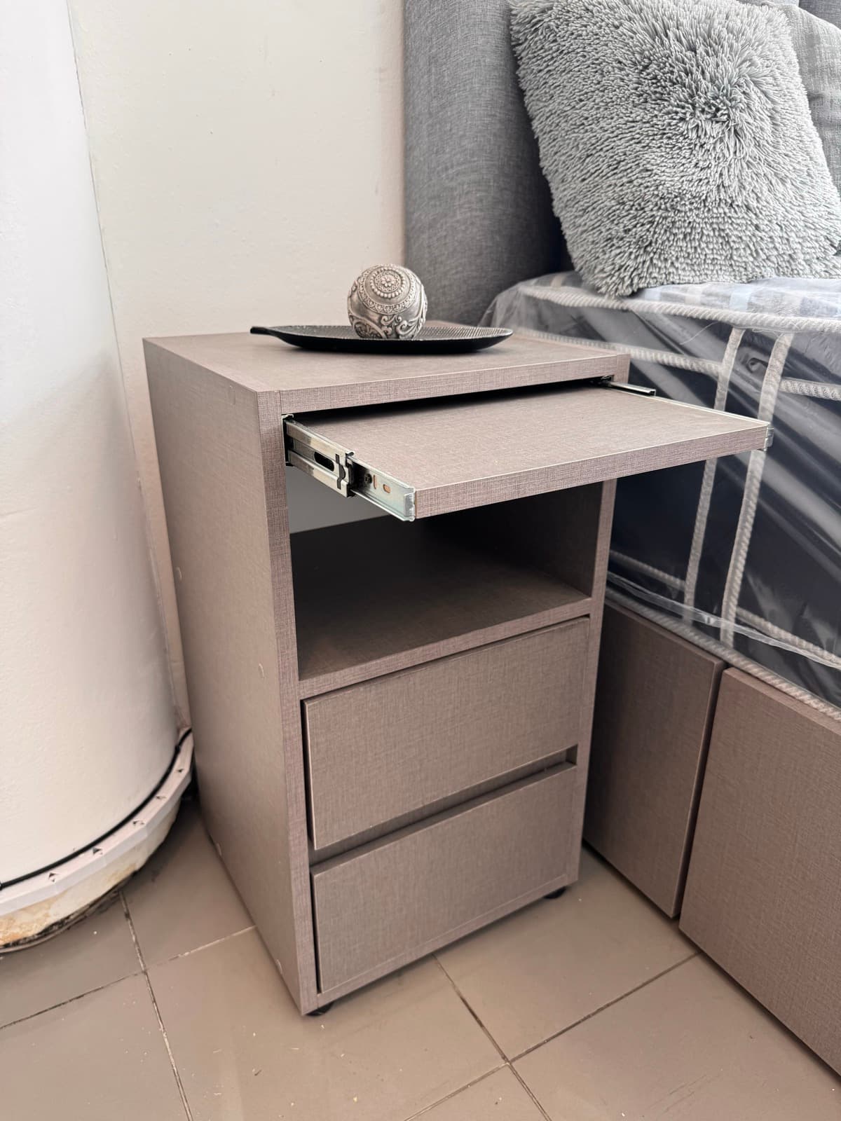 Mesita de Luz Desayunadora cajón abierto