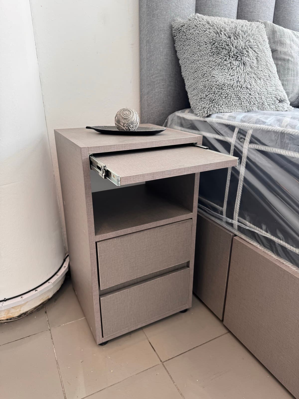 Mesita de Luz Desayunadora detalle cajones