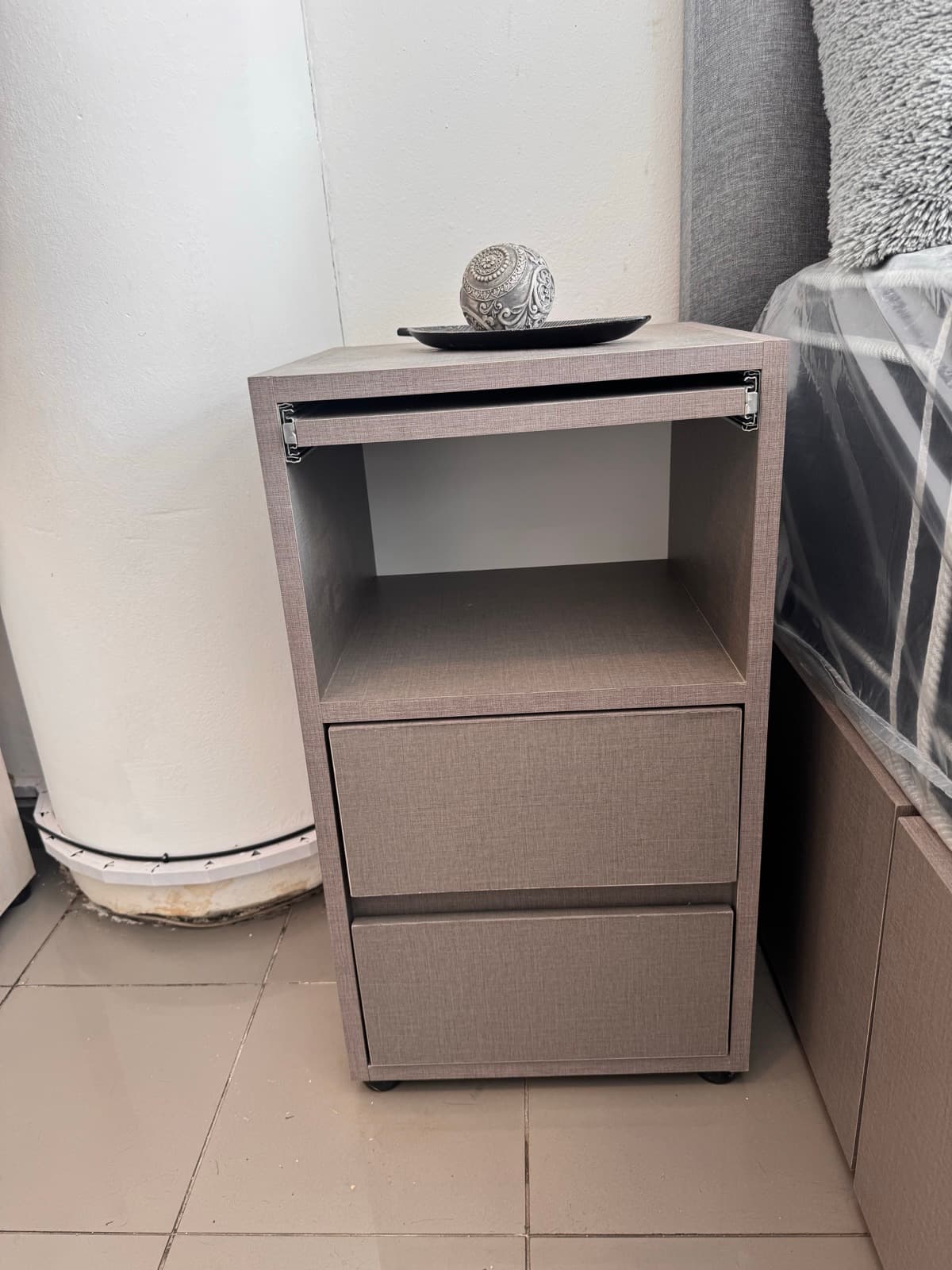 Mesa de Luz Desayunadora en dormitorio