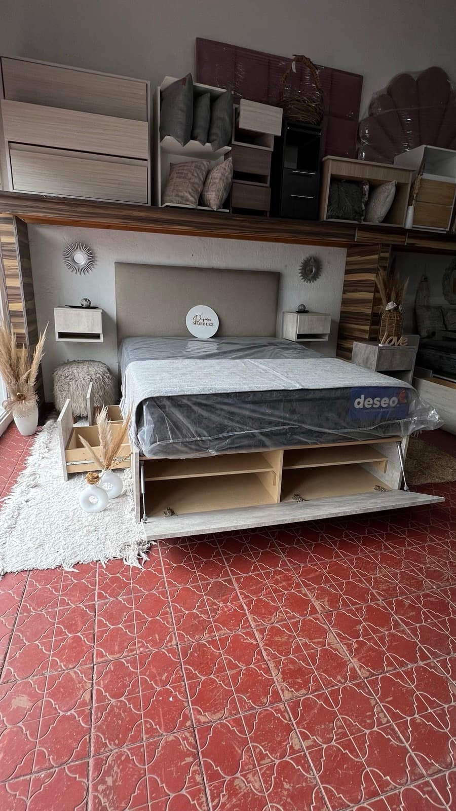 Respaldo Liso en ambiente showroom